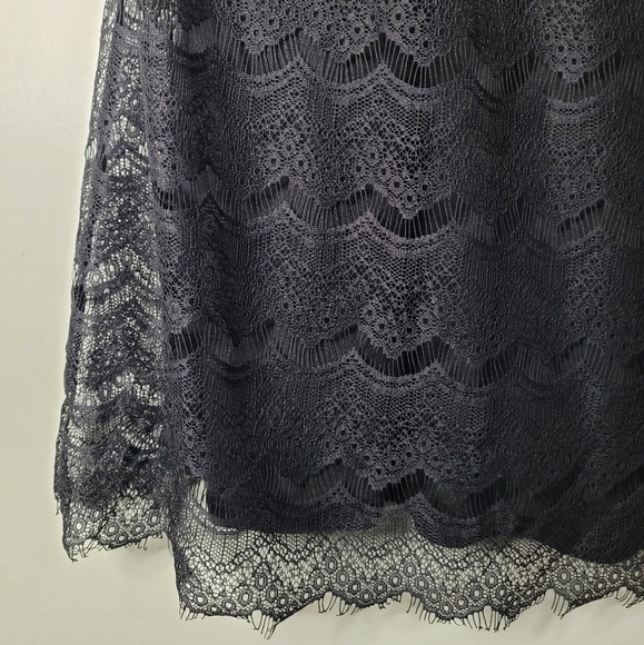 BANANA Republic Black Sleeveless Lace Dressy Top. - Picture 4 of 11